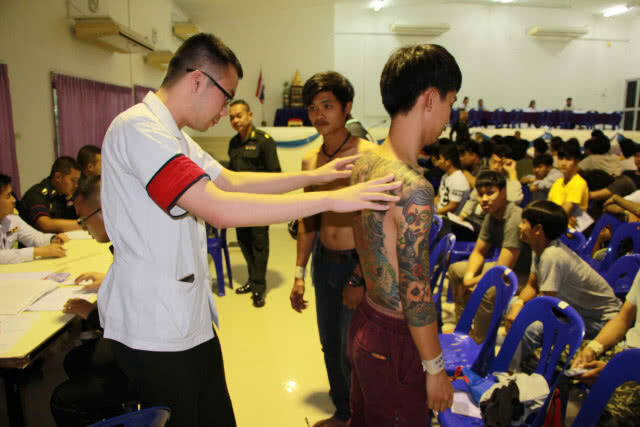 รองมทภ.3 ตรวจการคัดเลือกทหารเกณฑ์วันแรกที่อ.วัดโบสถ์