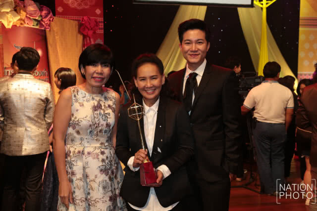 "ณเดช - ญาญ่า" คว้ารางวัล นักแสดงชาย-หญิง ยอดเยี่ยม! งานประกาศผลรางวัลโทรทัศน์ทองคำ(ภาพชุด)