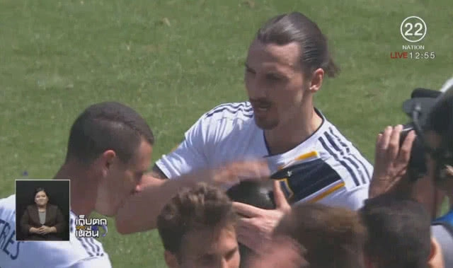 "ซลาตัน" ประเดิมเบิ้ลพาแกแล็คซี่คว้าชัย