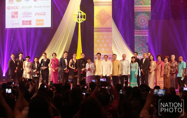 "ณเดช - ญาญ่า" คว้ารางวัล นักแสดงชาย-หญิง ยอดเยี่ยม! งานประกาศผลรางวัลโทรทัศน์ทองคำ(ภาพชุด)