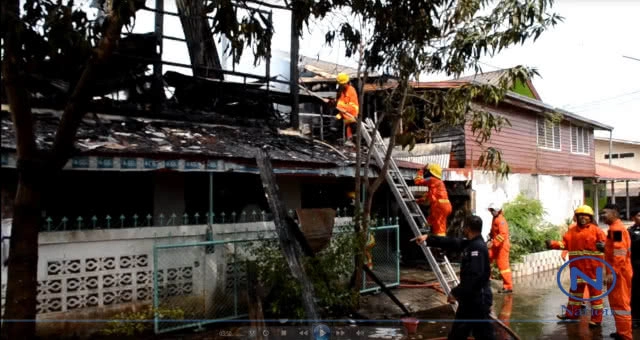 ไฟไหม้บ้านครูสาววอดทั้งหลังเจ้าตัวเห็นบ้านเข่าทรุด