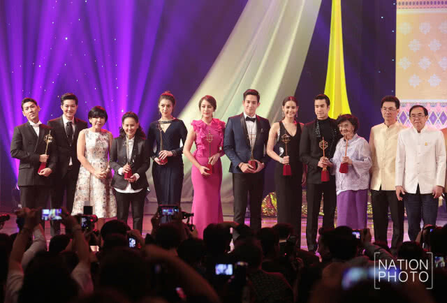 "ณเดช - ญาญ่า" คว้ารางวัล นักแสดงชาย-หญิง ยอดเยี่ยม! งานประกาศผลรางวัลโทรทัศน์ทองคำ(ภาพชุด)