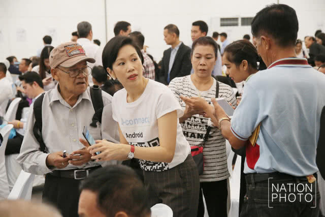 "อภิสิทธิ์" ยืนยันสมาชิกพรรควันแรก ปชช.แห่ยืนยันสมาชิกเพียบ!