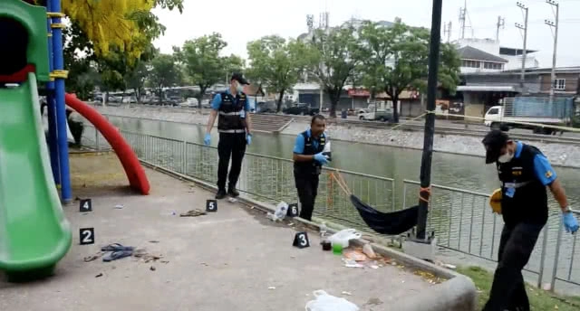 สยอง! หนุ่มโคราชถูกแทงดับคาสนามเด็กเล่น ตลาดสด เทศบาล 5