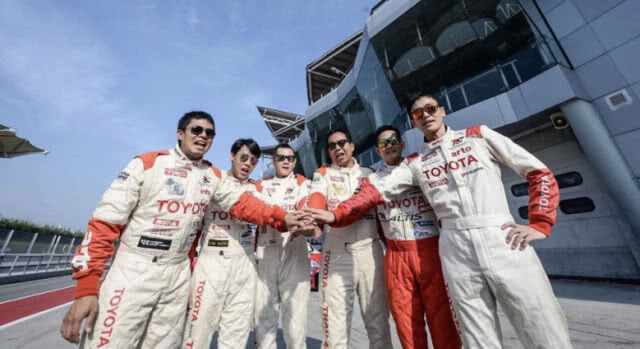 ทัพนักแข่ง "โตโยต้า ทีมไทยแลนด์"  ยกทีมกวาดถ้วยแชมป์