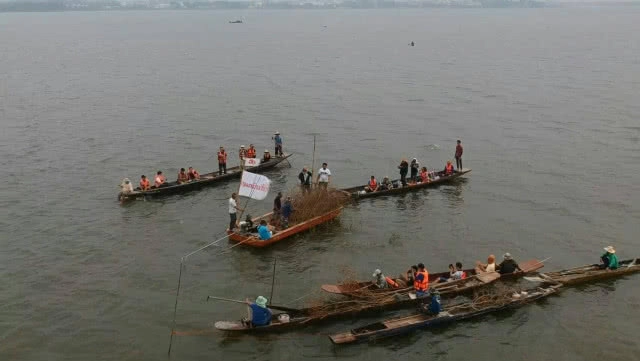 ร่วมทำบ้านให้ปลา จุดสะดือ กลางกว๊านพะเยา