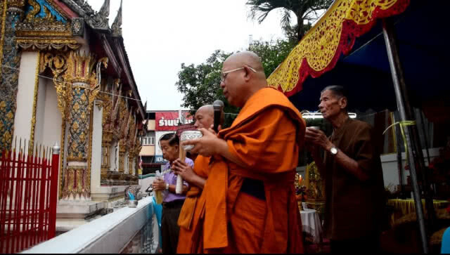วัดหัวเวียงใต้ จัดพิธีประเพณี สรงน้ำพระธาตุ อายุกว่า 100 ปี ประจำปี 2561
