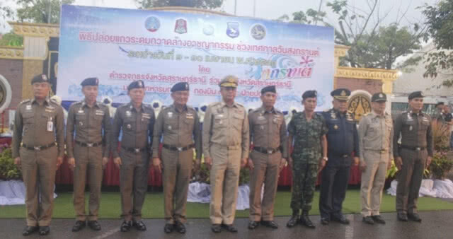 สุราษฎร์ธานี ปล่อยแถวเจ้าหน้าที่ 1,000 นาย กวาดล้างอาชญากรรมในพื้นที่รับเทศกาลสงกรานต์