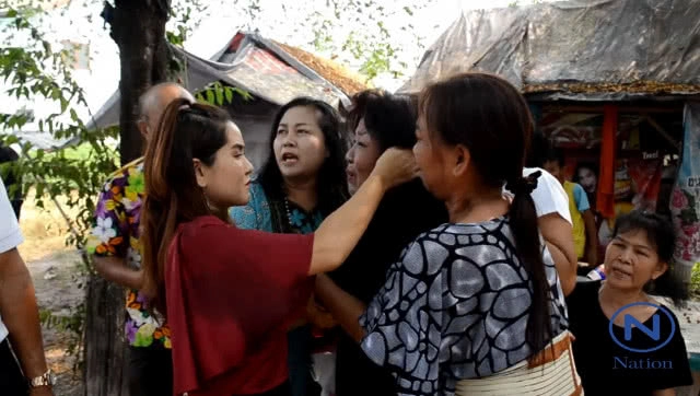 ไฟไหม้บ้านครูสาววอดทั้งหลังเจ้าตัวเห็นบ้านเข่าทรุด