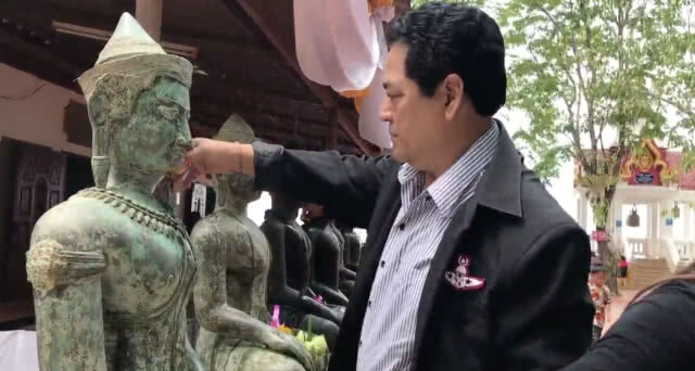 คึกคัก! หนองคายสกายวอล์คจัดให้สรงน้ำพระก่อนสงกรานต์(คลิป)