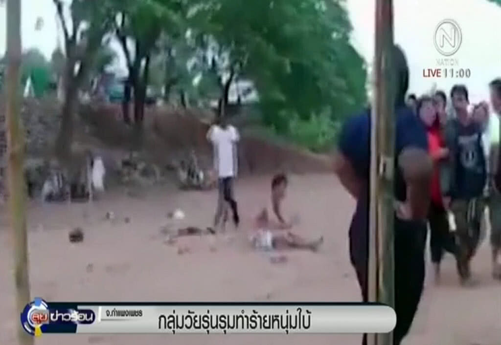 วัยรุ่นหมาหมู่ "รุมกระทืบ" หนุ่มใบ้ ไม่สนใจสายตาชาวบ้าน
