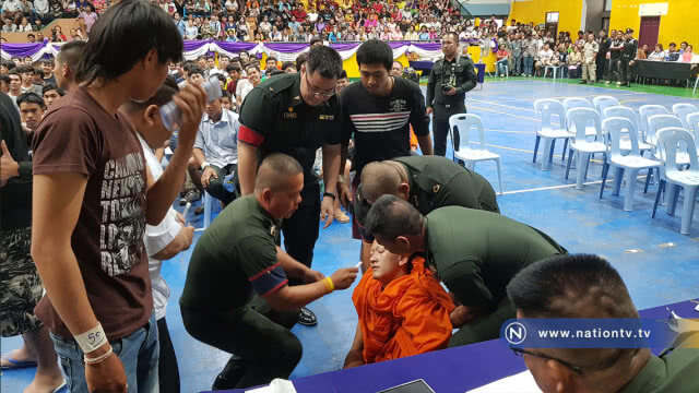 ถึงกับลมใส่! พระเขย่าไห จับได้ใบแดง