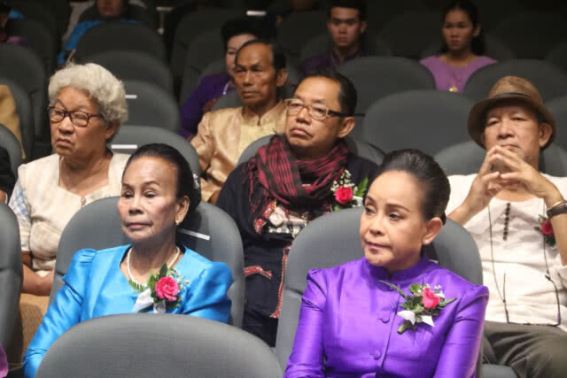 "นกน้อย อุไรพร" ควง 9 ศิลปินใหญ่ รับรางวัลศิลปินมรดกอีสานปี61