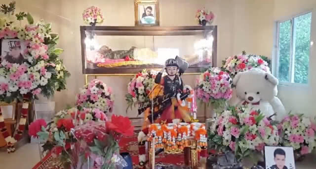 ญาติทำบุญครบ 1 ปี "พลทหารเบ๊นซ์" ถูกรุมซ้อมเสียชีวิต วอนนายกฯ ช่วยเร่งคดี(คลิป)