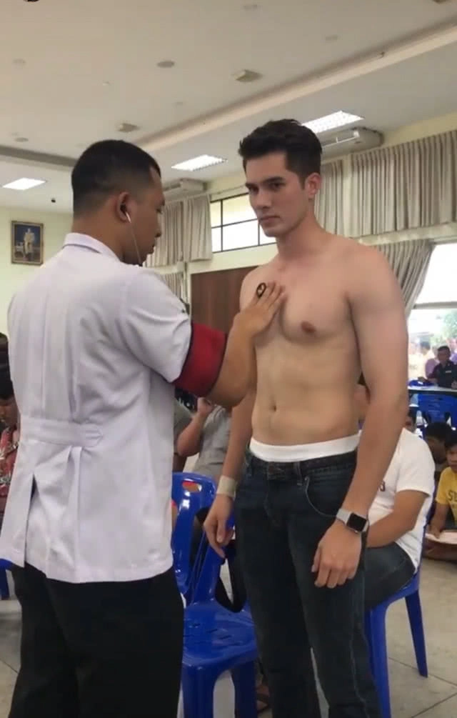 มิกค์ ทองระย้า ขอรับใช้ชาติ สมัครเข้าเป็นทหารอากาศ