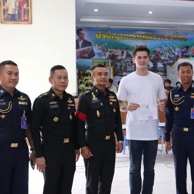 มิกค์ ทองระย้า ขอรับใช้ชาติ สมัครเข้าเป็นทหารอากาศ