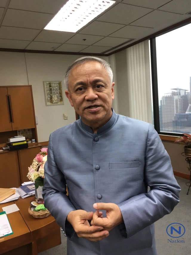 การบินไทยขานรับรัฐบาล
แอร์แต่งชุดไทยย้อนยุค