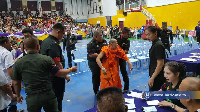 ถึงกับลมใส่! พระเขย่าไห จับได้ใบแดง