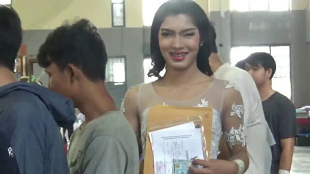 พะเยา-สีสันไม่เคยขาด! เกณฑ์ทหารปีนี้หญิงเทียมเข้าคิวตรวจเลือกคึกคัก