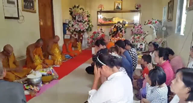 ญาติทำบุญครบ 1 ปี "พลทหารเบ๊นซ์" ถูกรุมซ้อมเสียชีวิต วอนนายกฯ ช่วยเร่งคดี(คลิป)