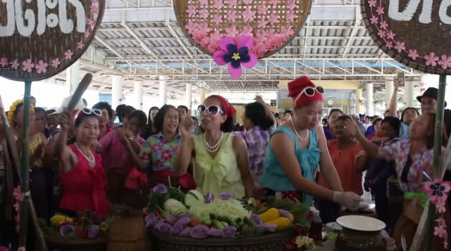 สีสันแข่งขันตำส้มตำ ในโครงการธรรมมะสานใจสายใยชุมชน