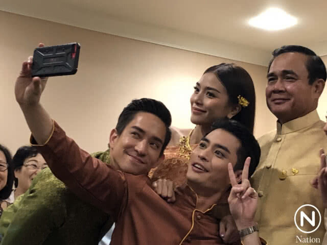 "ขุนเรือง" ตอบ นายกฯ ชัด!
หลังถูกถาม
ออเจ้าคนไหน อยากเลือกตั้ง?
"พี่หมื่นโป๊ป"ยุนายกฯให้สั่งโบย