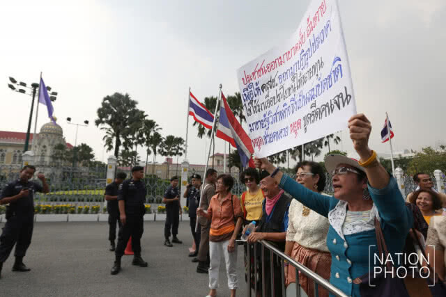 ม็อบพลังงานบุกทำเนียบ! เรียกร้องคำสัญญาจากรัฐบาล (ภาพ)