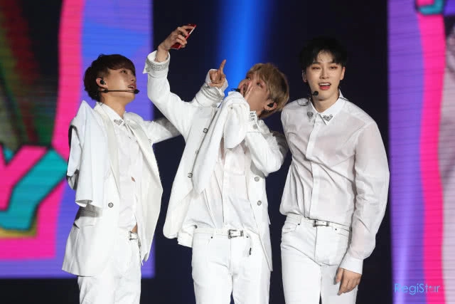 ครบรส!! "JBJ" สร้างความทรงจำสุดประทับใจใน "JBJ 1ST CONCERT [JOYFUL DAYS] IN BANGKOK"