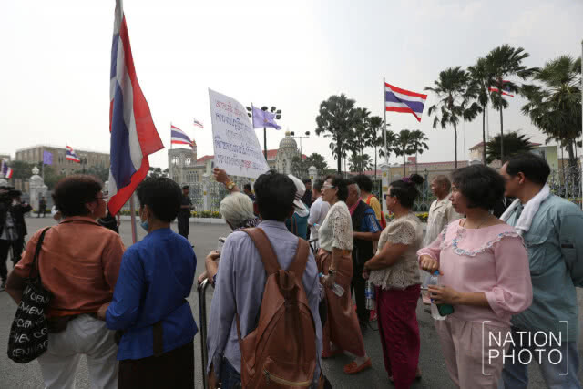 ม็อบพลังงานบุกทำเนียบ! เรียกร้องคำสัญญาจากรัฐบาล (ภาพ)