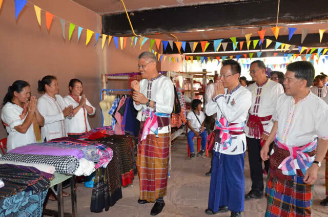 เปิดเทศกาลท่องเที่ยวสหัสขันธ์ไดโนพาเลาะรับสงกรานต์