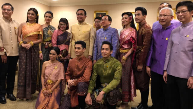 ทำเนียบแตก! แห่กรี๊ด นักแสดงบุพเพสันนิวาส