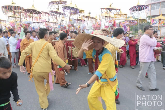 เริ่มแล้วประเพณีปอยส่างลอง