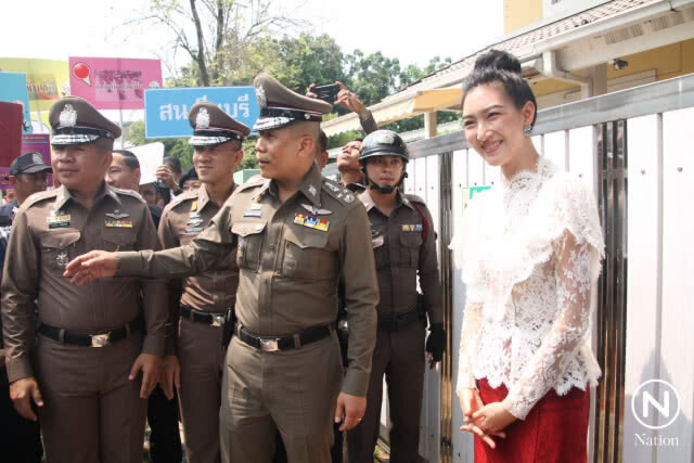 "เฉลิมเกียรติ" เยี่ยมบ้าน "แพนเค้ก" นำร่องโครงการรฝากบ้านกับตำรวจ ด้วยตู้แดงระบบ QR Code