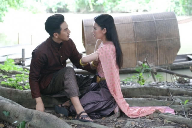 "โป๊ป-เบลล่า" สวีท! จูบกลางป่า ฉากที่ออเจ้ารอคอย ในบุพเพฯ