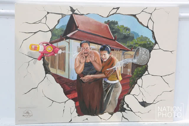 ต้องไปเซลฟี่ด้วยแล้วออเจ้า! ภาพวาด 3 มิติ "บุพเพสันนิวาส" บนกำแพงหน้าม.ศิลปากร วังท่าพระ(ภาพ)