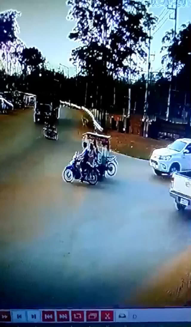 อุทาหรณ์!! จยย.ข้ามแยกไม่ระวัง อาจถึงแก่ชีวิต