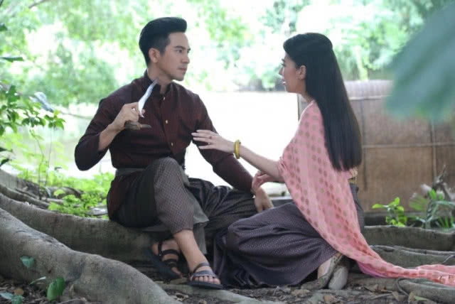 "โป๊ป-เบลล่า" สวีท! จูบกลางป่า ฉากที่ออเจ้ารอคอย ในบุพเพฯ