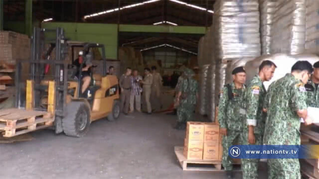 ถึงกับผงะ!! พบไม้หวงห้ามมูลค่านับร้อยล้านซุกโรงงานทำหินเจียร