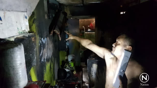 ไฟไหม้ไหม้บ้านจนท.ดับเพลิง ชาวบ้านช่วยกันดับทัน