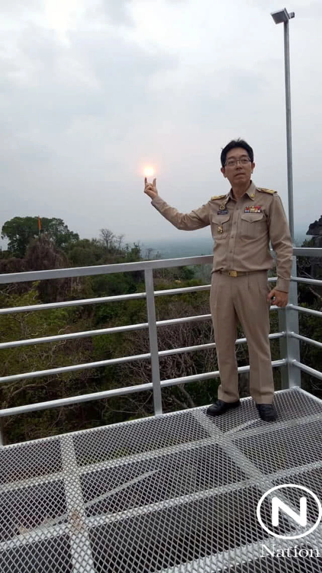 คนแห่เดินสกายวอล์ค จุดชมวิวแห่งใหม่สระแก้ว! นมัสการรอยพระพุทธบาท-ถ้ำพญานาค