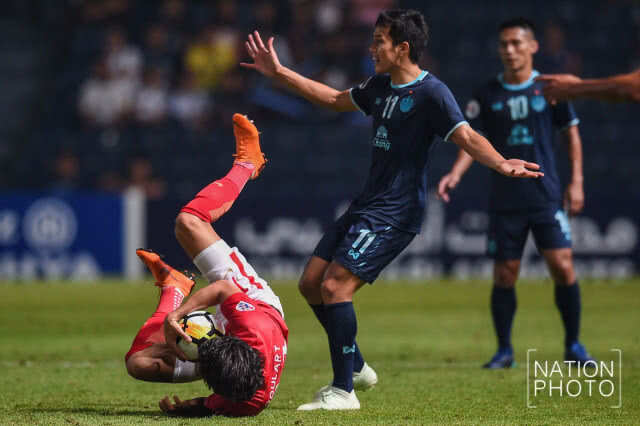 ชมอีกครั้ง! ช็อต ยู จุน ซู ยิงให้บุรีรัมย์ ตีเจ๊ากว่างโจว ท้ายเกม 1-1