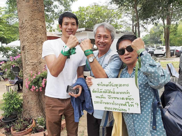 รณรงค์ผูกริบบิ้นเขียวที่ข้อมือ โพสต์ภาพตัวเอง ขอคืนป่าดอยสุเทพ