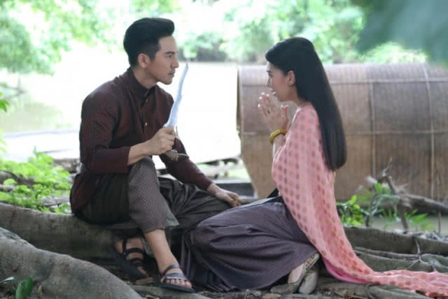 "โป๊ป-เบลล่า" สวีท! จูบกลางป่า ฉากที่ออเจ้ารอคอย ในบุพเพฯ