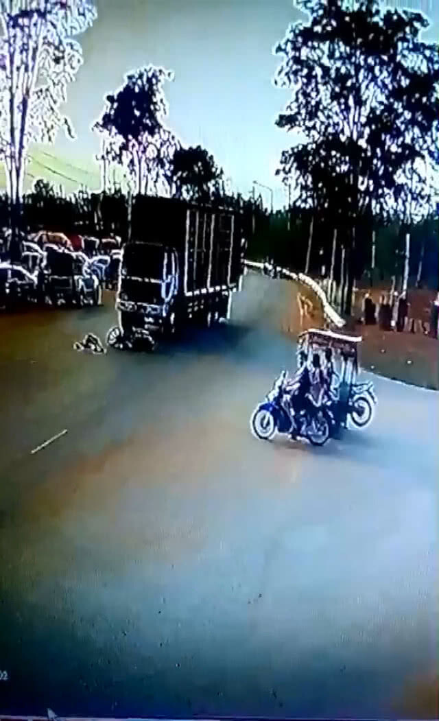 อุทาหรณ์!! จยย.ข้ามแยกไม่ระวัง อาจถึงแก่ชีวิต