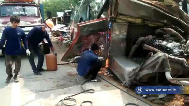 เร่งกู้ซากรถทัวร์มรณะพบของมีค่าเพียบ
