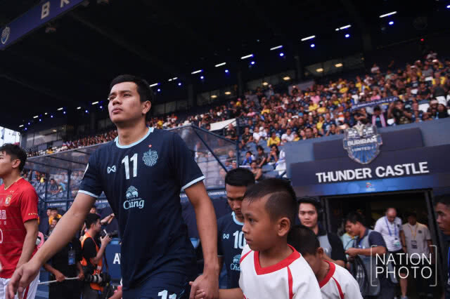 ชมอีกครั้ง! ช็อต ยู จุน ซู ยิงให้บุรีรัมย์ ตีเจ๊ากว่างโจว ท้ายเกม 1-1
