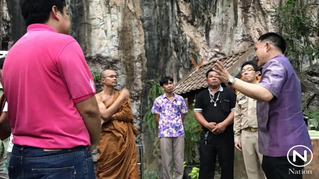 คนแห่เดินสกายวอล์ค จุดชมวิวแห่งใหม่สระแก้ว! นมัสการรอยพระพุทธบาท-ถ้ำพญานาค