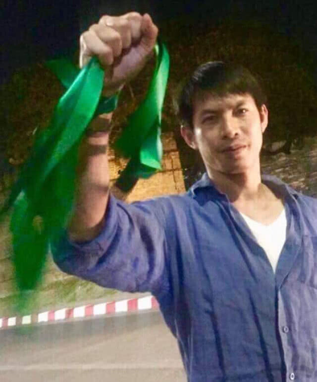 รณรงค์ผูกริบบิ้นเขียวที่ข้อมือ โพสต์ภาพตัวเอง ขอคืนป่าดอยสุเทพ