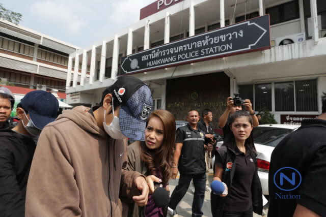 รวบแล้ว!
4 โจ๋ รุมทำร้าย
สองพ่อลูกรปภ.