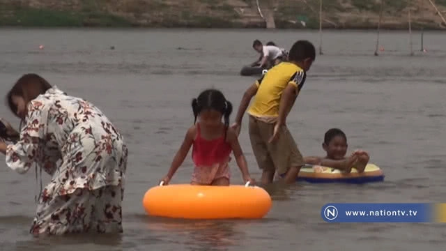 คลายร้อนเท้าแช่น้ำกินข้าวหาดท่ามะเฟือง